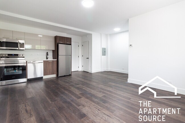 1555 W Hollywood Ave in Chicago, IL - Building Photo - Building Photo
