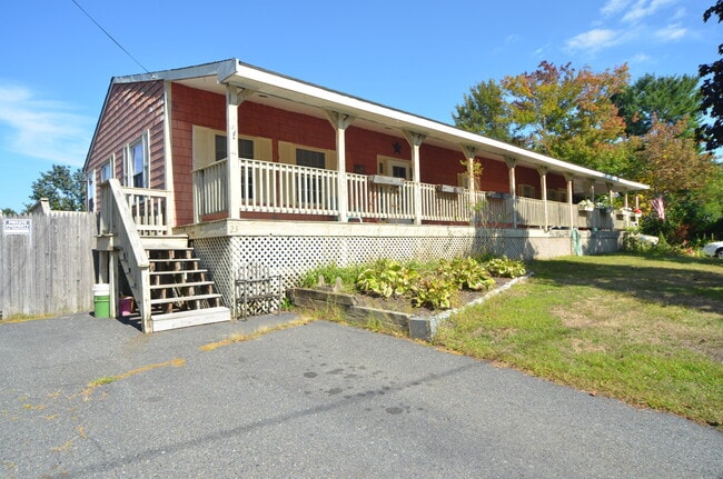 23 Ames Ave, Unit Apartment in Wrentham, MA - Building Photo - Building Photo