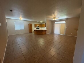 10620 Petalo Dr in Bakersfield, CA - Building Photo - Building Photo