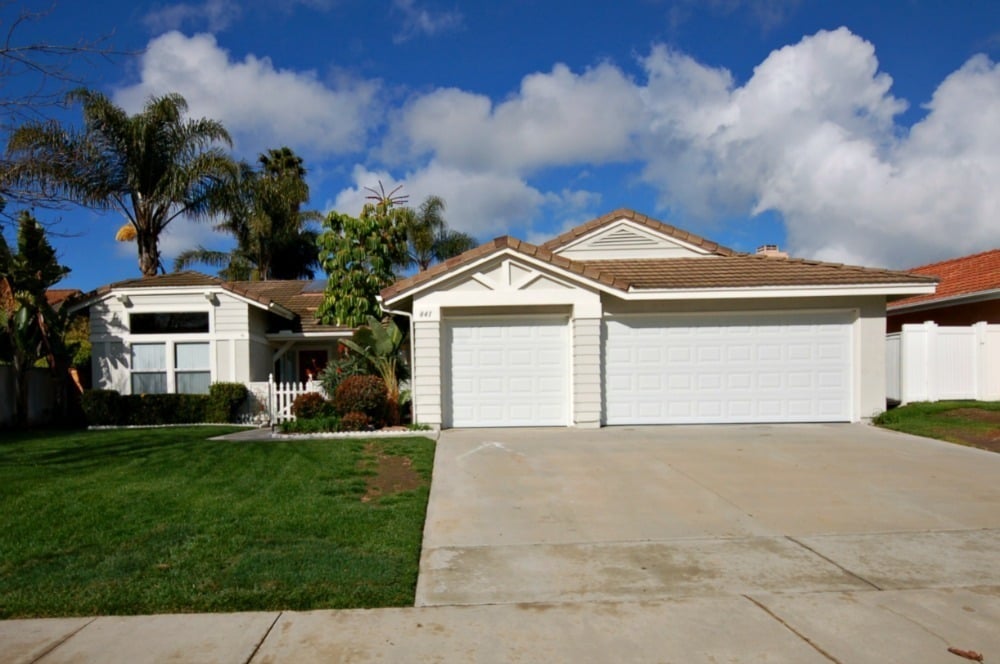 841 Deerfield Ct in Oceanside, CA - Building Photo