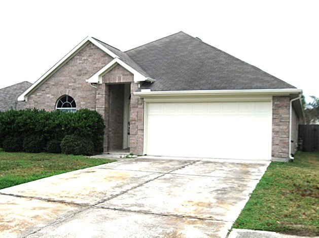 7730 Omaha Dr in Baytown, TX - Building Photo