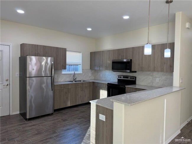 2206 N Hester St, Unit 2 in Edinburg, TX - Building Photo - Building Photo