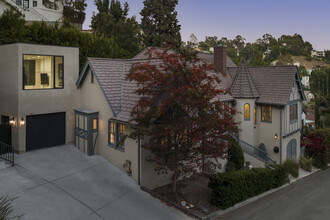 2746 Belden Dr in Los Angeles, CA - Building Photo - Building Photo