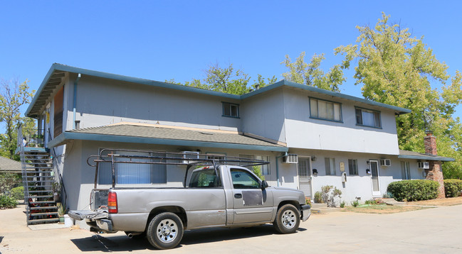 380 Wales Dr in Folsom, CA - Foto de edificio - Building Photo