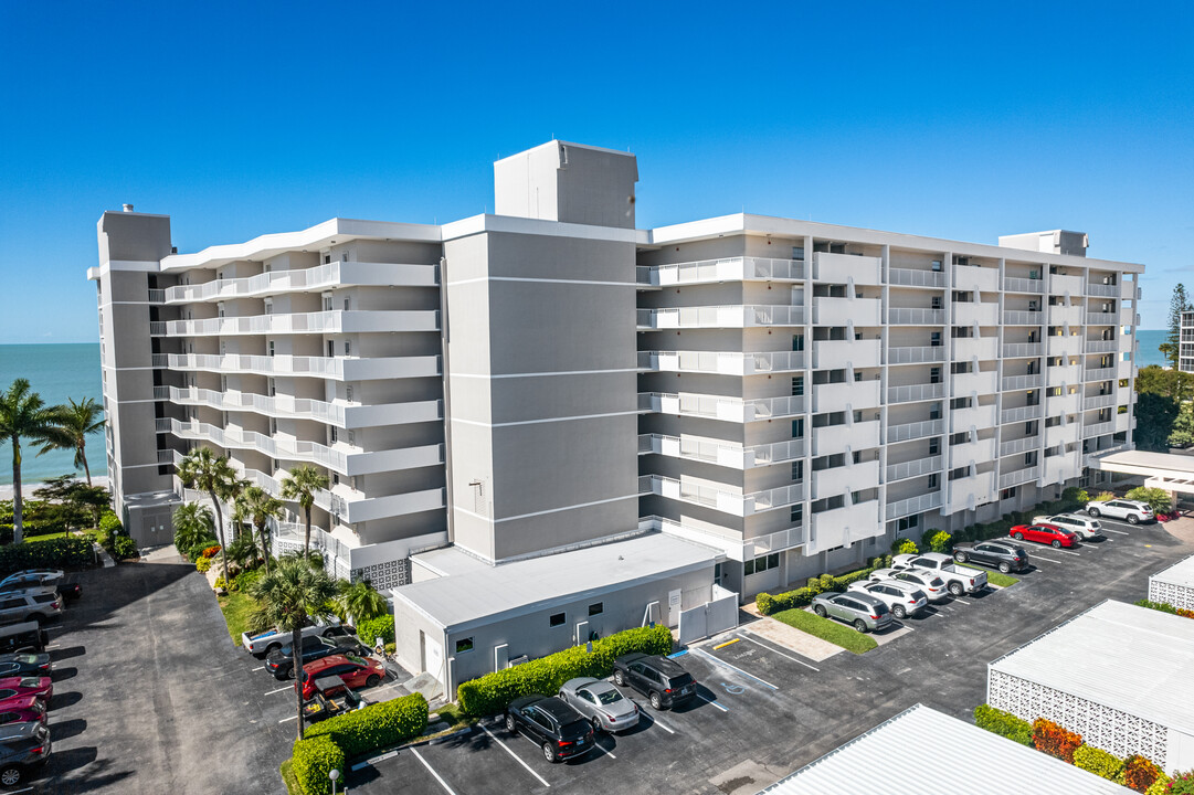 Naples Continental in Naples, FL - Building Photo