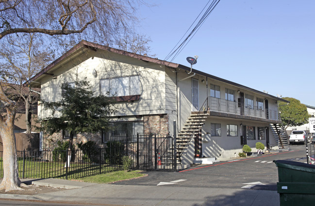 27070-27086 Manon Ave in Hayward, CA - Building Photo - Building Photo