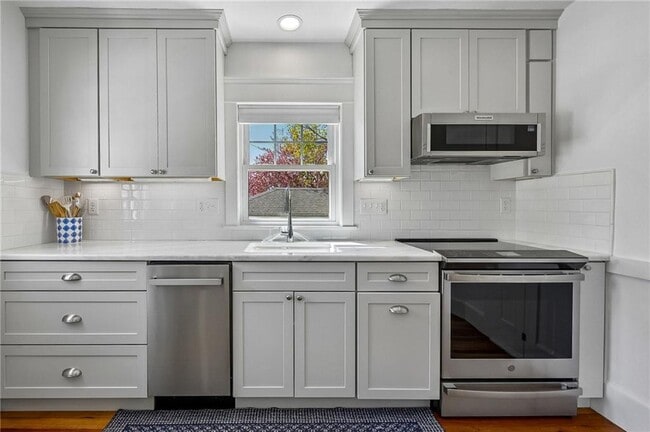 117 S Atlantic Ave in Warwick, RI - Building Photo - Building Photo