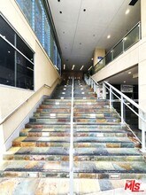 3785 Wilshire Blvd in Los Angeles, CA - Foto de edificio - Building Photo