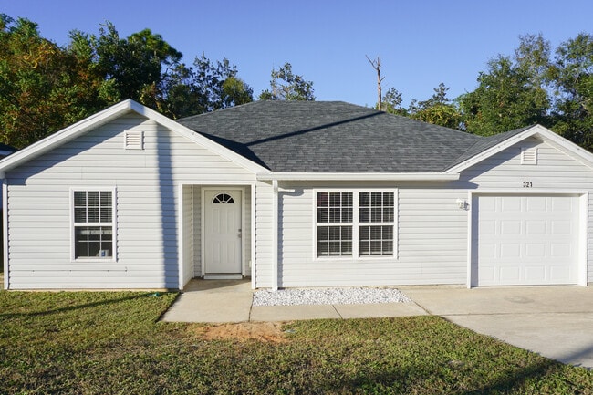 321 Apple Dr in Crestview, FL - Building Photo - Building Photo