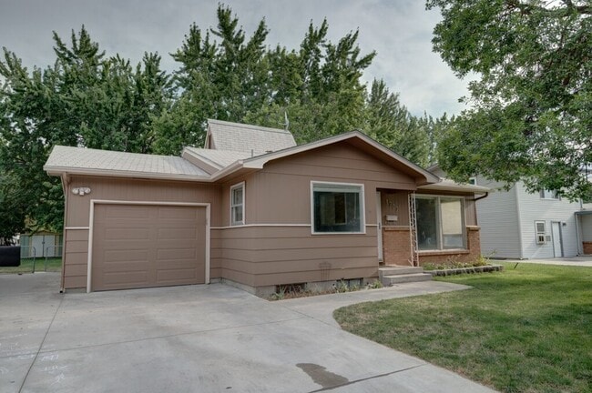 property at 1707 W Bedford St