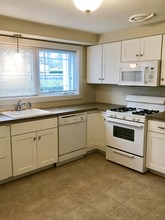 Lakeshore Apartments in Hamden, CT - Building Photo - Building Photo