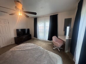 1618 Sycamore St in Commerce, TX - Foto de edificio - Building Photo