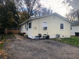 1136 Delos St in Akron, OH - Building Photo