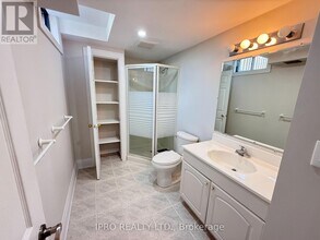495 Fairview Rd W in Mississauga, ON - Building Photo - Building Photo