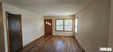 3343 5th St in East Moline, IL - Building Photo - Building Photo