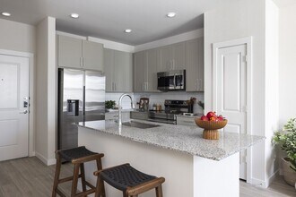 9300 Westview Dr in Houston, TX - Building Photo - Building Photo