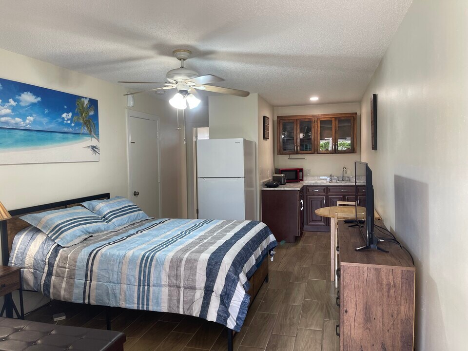 1121 SW 22nd Ave, Unit 2b in Fort Lauderdale, FL - Foto de edificio