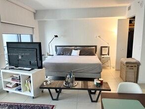 31 SE 6th St, Unit 1003 in Miami, FL - Foto de edificio - Building Photo