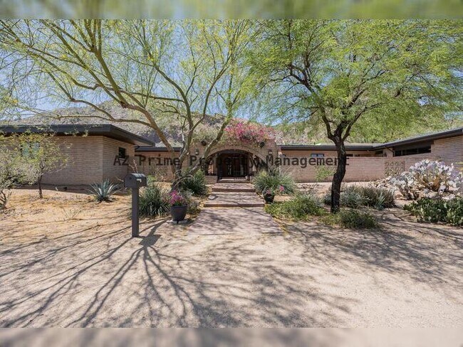 5313 E McDonald Dr in Paradise Valley, AZ - Building Photo - Building Photo