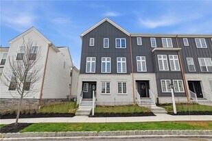 4009 Cottage Wy in Bridgeville, PA - Building Photo