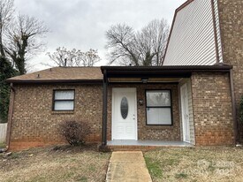 309 Cemetery St in Charlotte, NC - Building Photo