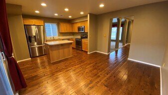 3553 SE Midvale Dr in Corvallis, OR - Building Photo