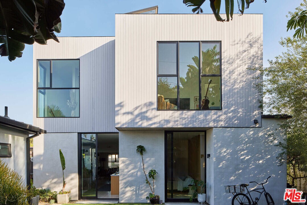 12701 Admiral Ave in Los Angeles, CA - Building Photo