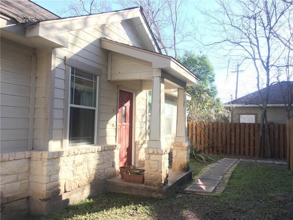 1902 W 42nd St in Austin, TX - Building Photo