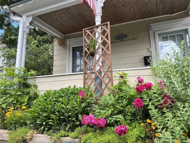 140 12th Ave, Unit 2 in Sea Cliff, NY - Building Photo - Building Photo