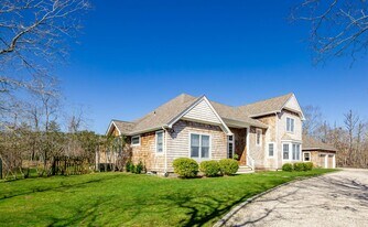 565 Wainscott NW Rd in Wainscott, NY - Building Photo