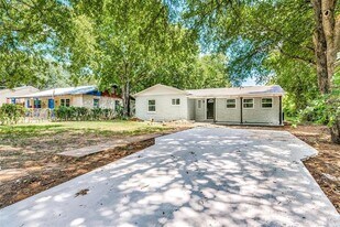 5821 Black Oak Ln in River Oaks, TX - Building Photo