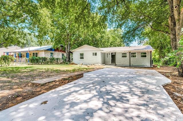 property at 5821 Black Oak Ln