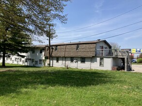 1890 S Walnut St in Bloomington, IN - Building Photo - Building Photo