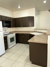 3520 Glorious Iris Pl, Unit 2 in North Las Vegas, NV - Building Photo - Building Photo