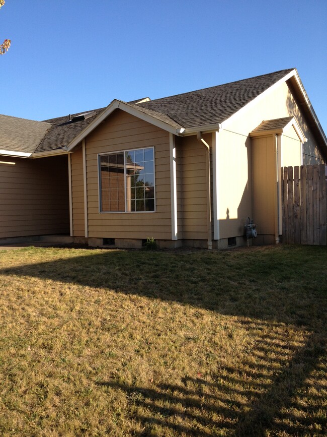 5662 SW Redtop Pl in Corvallis, OR - Building Photo - Building Photo