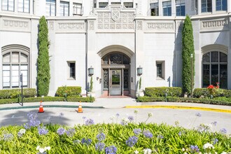 Villa Riviera in Long Beach, CA - Building Photo - Building Photo
