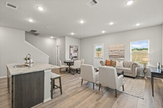 1222 Hugh Lndg Rd in Houston, TX - Foto de edificio - Building Photo