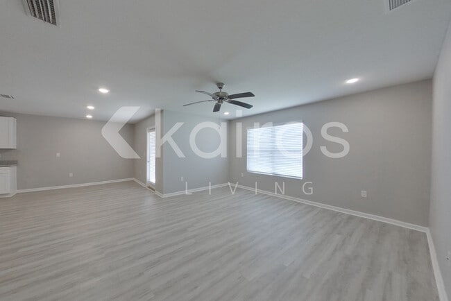 316 Monarch Ln in Pensacola, FL - Building Photo - Building Photo