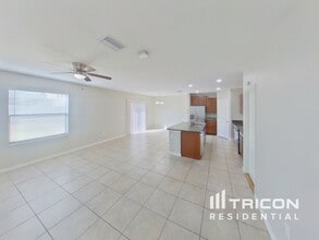 10005 RoseMary Leaf Ln in Riverview, FL - Building Photo - Building Photo