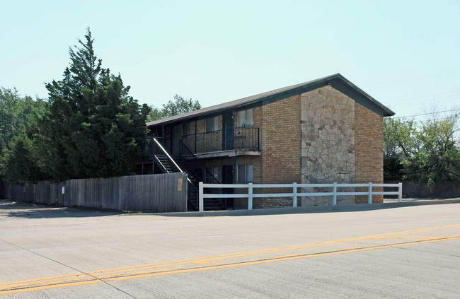 Canadian Park Apartments in Yukon, OK - Building Photo - Building Photo