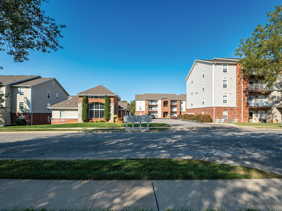 Battlefield Park Apartments in Springfield, MO - Foto de edificio