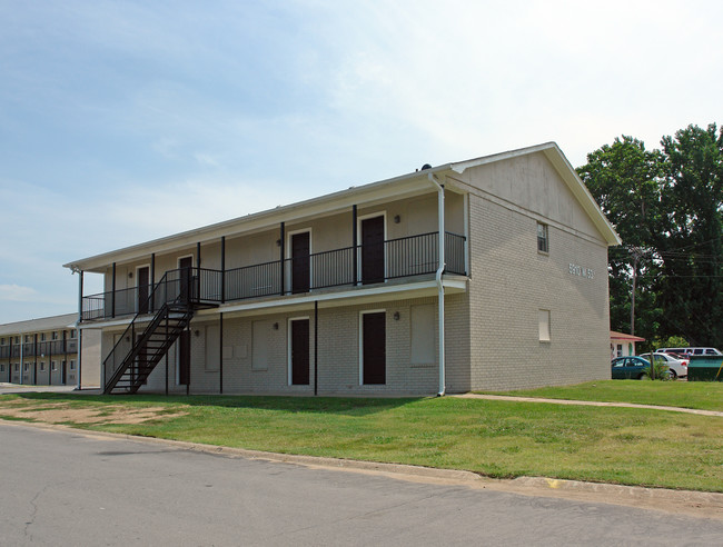 STONE RIDGE APARTMENTS in Little Rock, AR - Building Photo - Building Photo