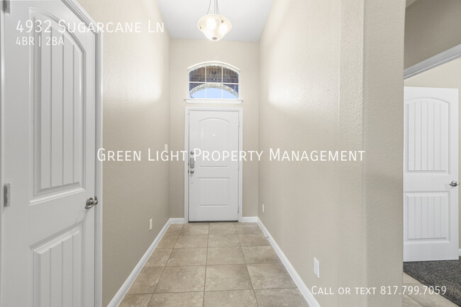 4932 Sugarcane Ln in Fort Worth, TX - Foto de edificio - Building Photo