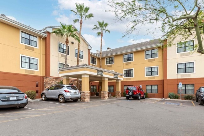 Furnished Studio-Phoenix - Deer Valley in Phoenix, AZ - Foto de edificio - Building Photo
