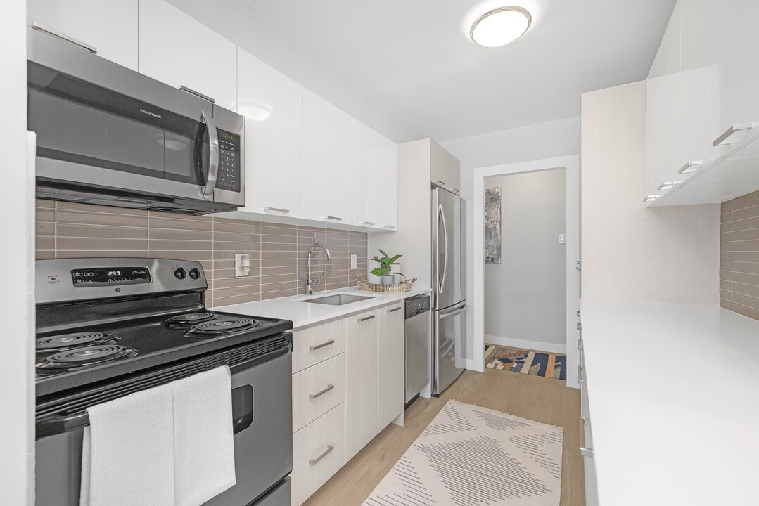 Fairview Tower in Toronto, ON - Building Photo