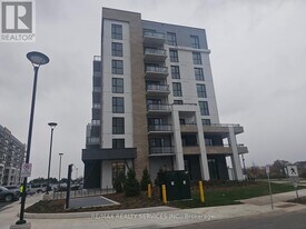 720 Whitlock Ave in Milton, ON - Building Photo