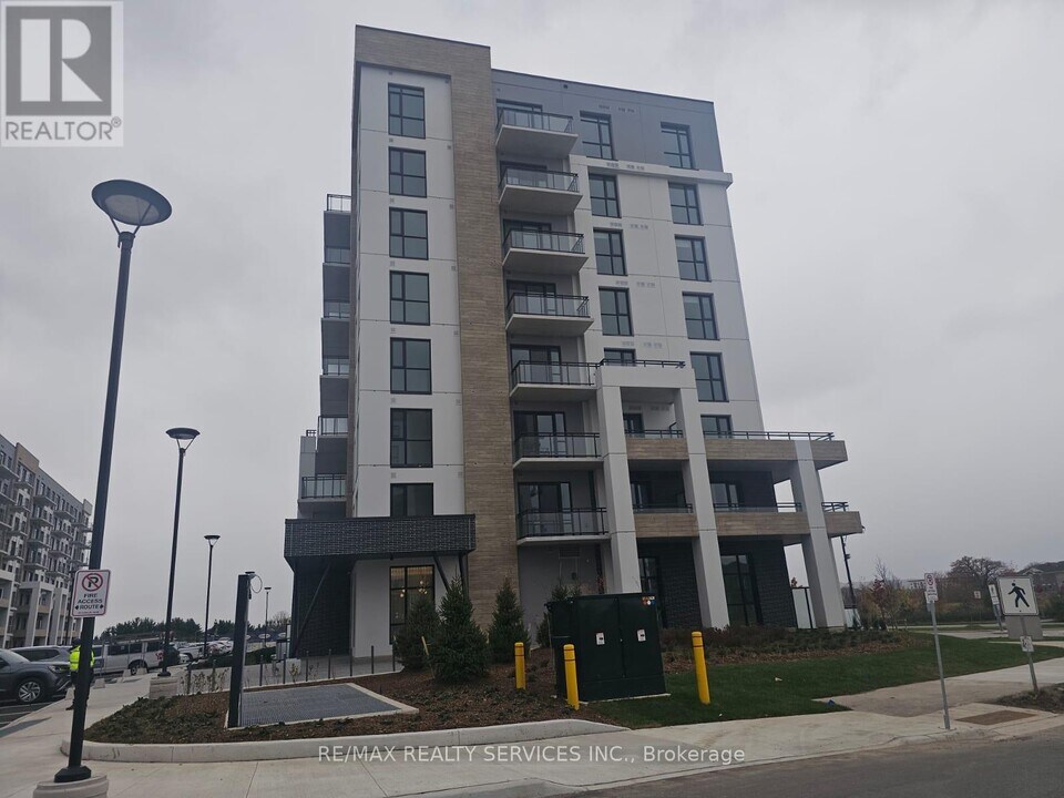 720 Whitlock Ave in Milton, ON - Building Photo