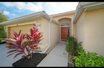 8950 Stone Harbour Loop in Bradenton, FL - Building Photo - Building Photo