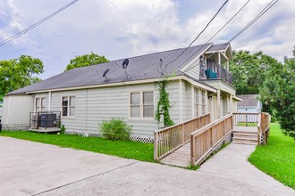 4730 Orange St in Bacliff, TX - Foto de edificio - Building Photo