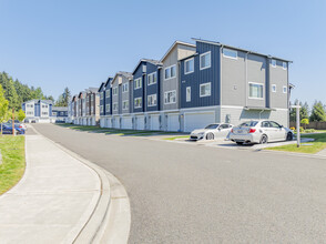 Emerald Pointe Townhomes in Puyallup, WA - Building Photo - Building Photo